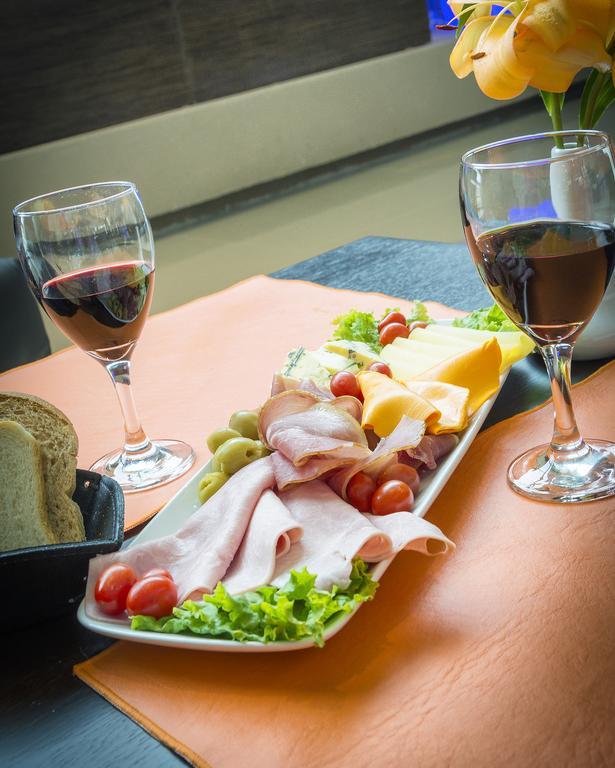 Howard Johnson Hotel 4*